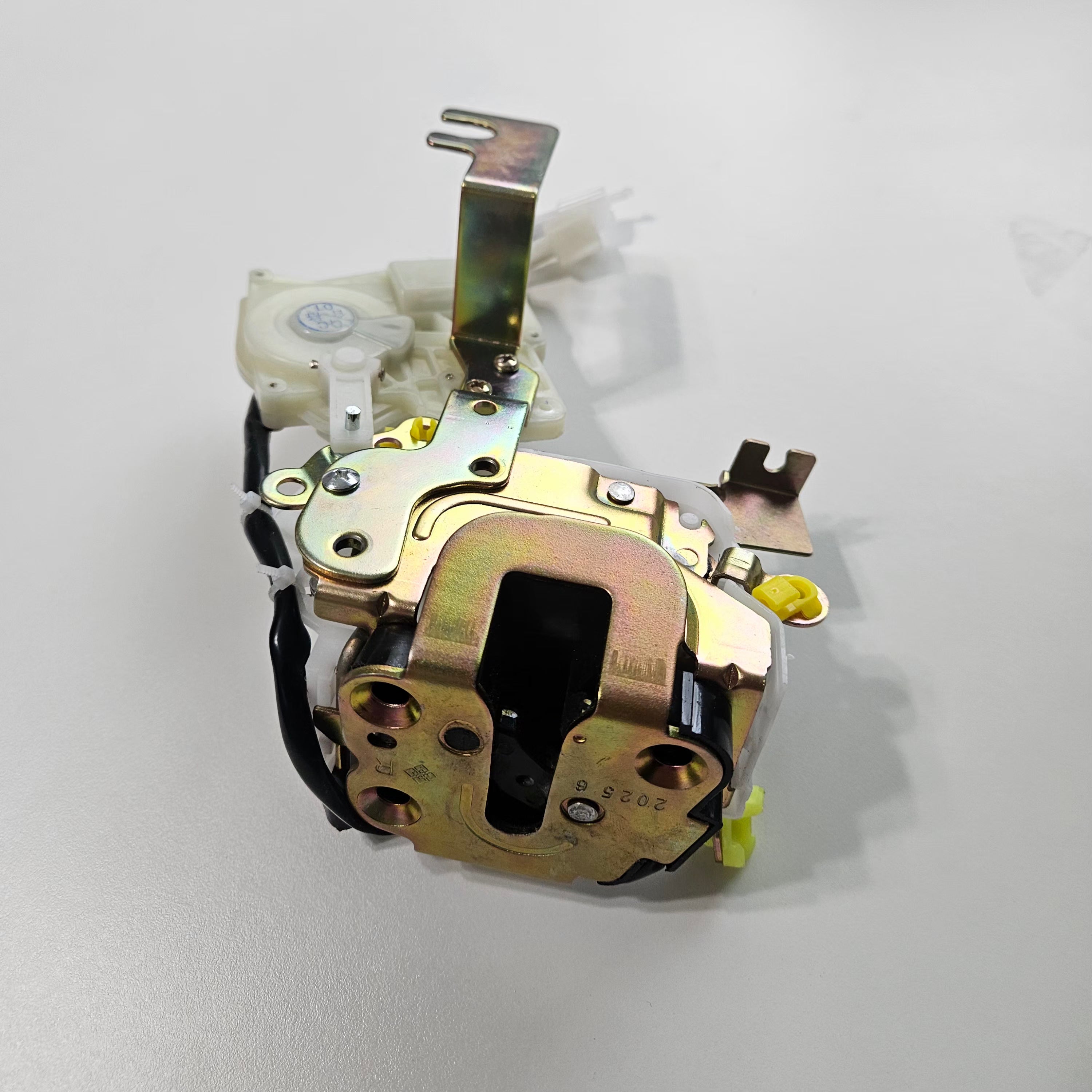 Cierres de Puerta con Actuador Eléctrico para GEELI CK (Todos los Modelos) – Juego Completo x4