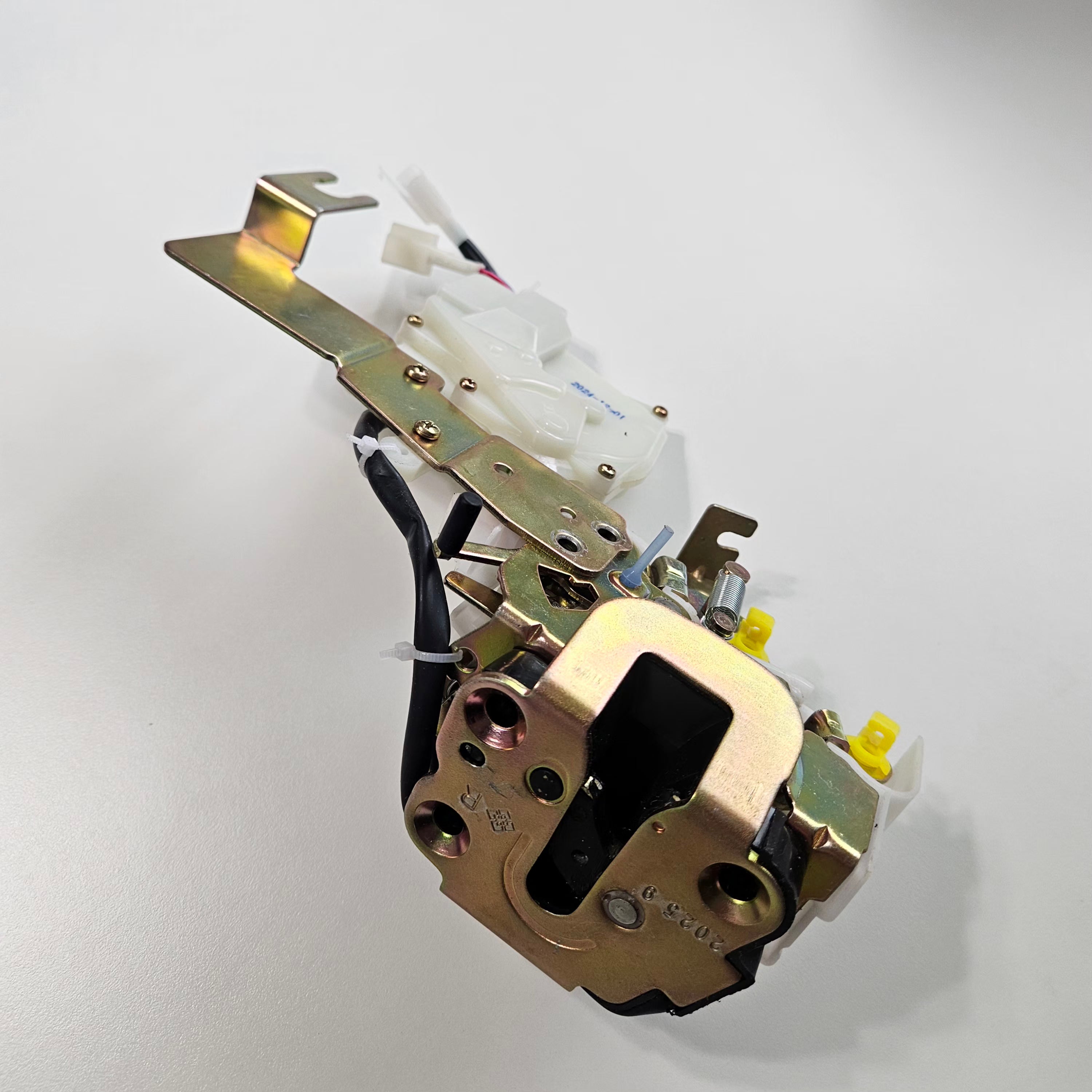 Cierres de Puerta con Actuador Eléctrico para GEELI CK (Todos los Modelos) – Juego Completo x4